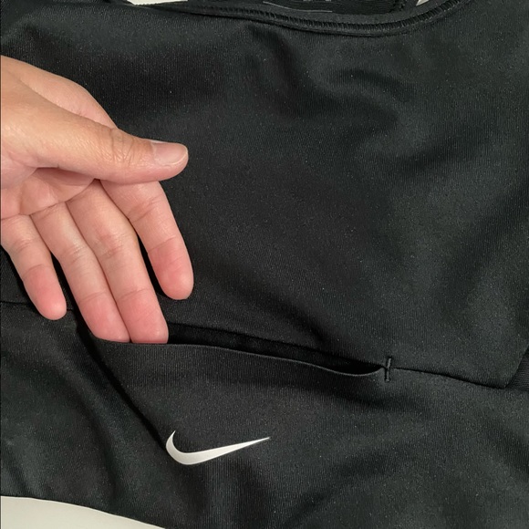Nike Dri-Fit Sportsbra - Picture 3 of 5